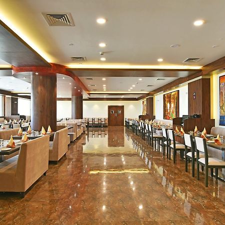 Отель Club One Manor Экстерьер фото